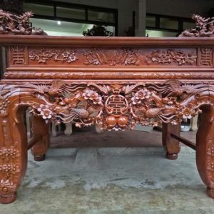 bàn thờ gỗ gụ đục sắc nét tinh sảo chuẩn đẹp