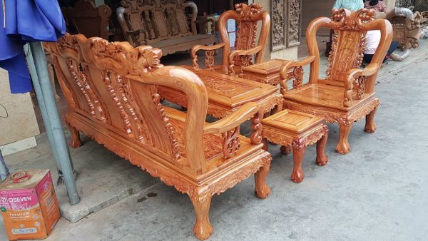 Bàn ghế gỗ trang trí nội thất